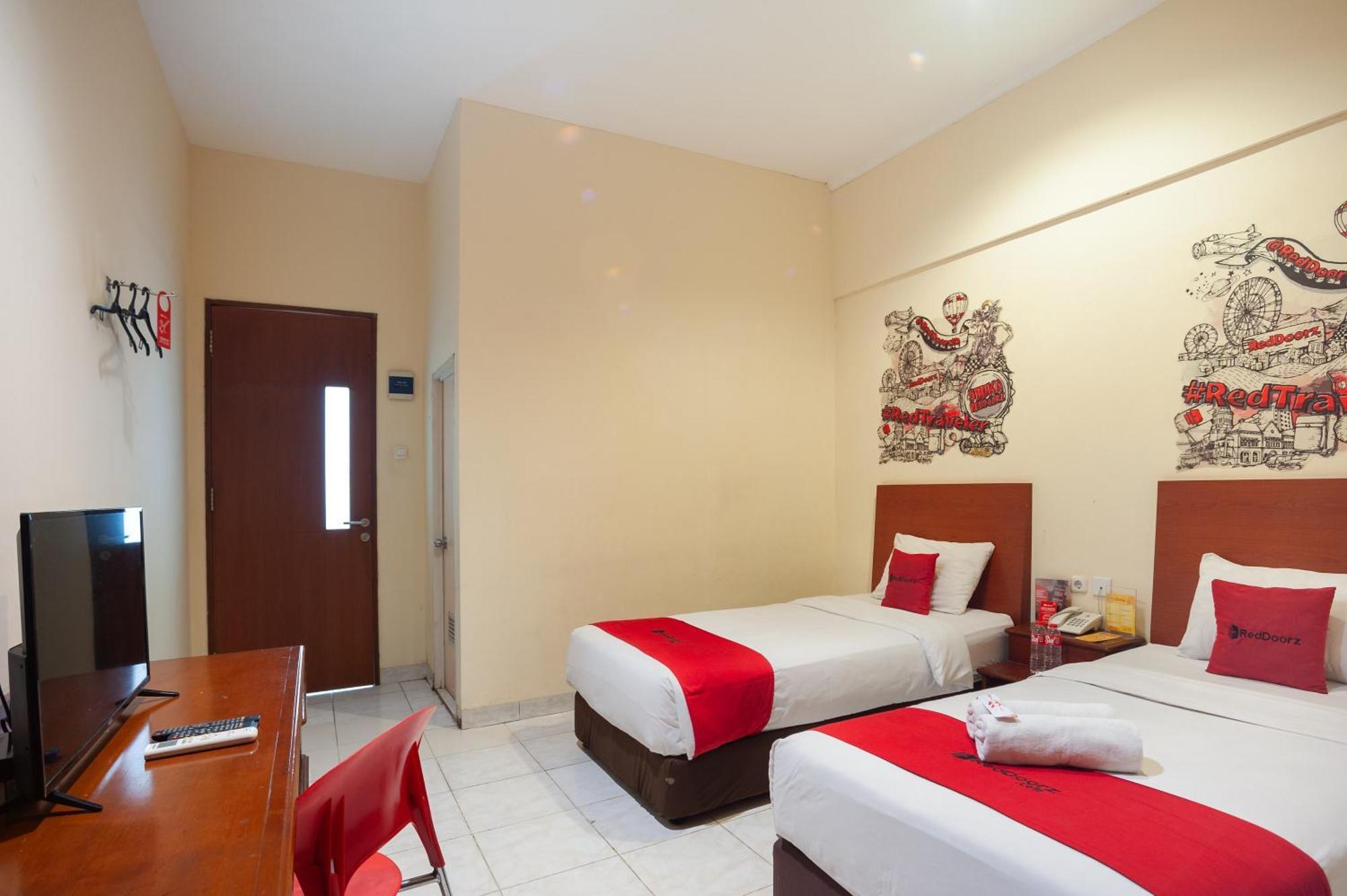 Reddoorz Plus Near Plaza Blok M Jakarta Eksteriør bilde